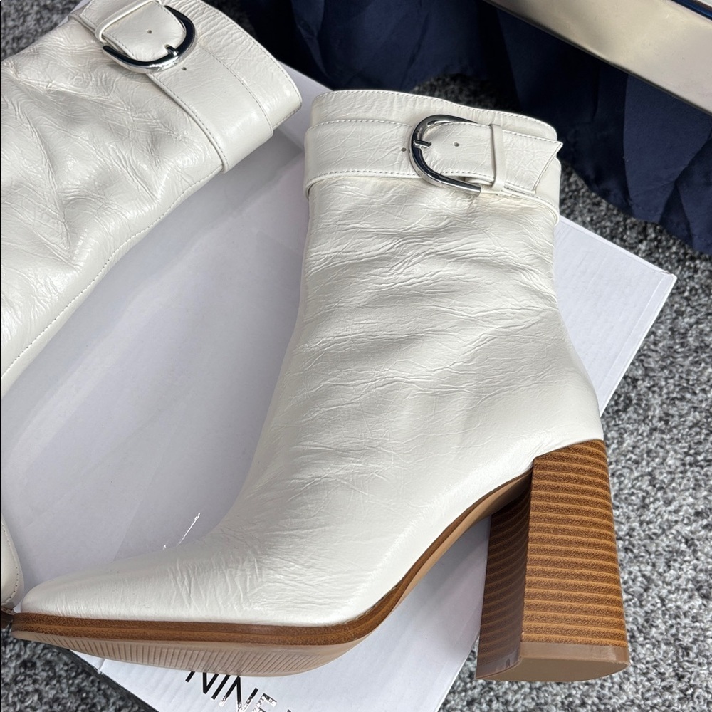 Like New Nine West Taress Ivory Leather Booties Size 6 - Picture 4 of 14